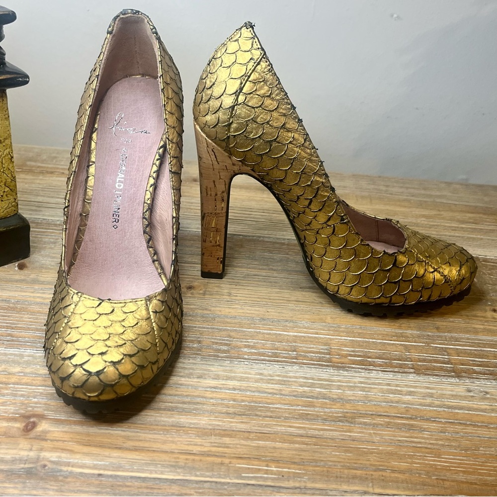 Lisa for Donald Pliner Rawna Leather High Heel Pumps Size 6